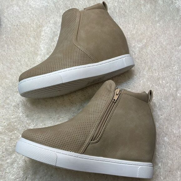 Outwoods Taupe Perforated Wedge Sneakers Zip-Up Ankle Boots Woman’s Sz 6 - Picture 4 of 7